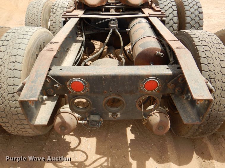 image for item DR1978 1991 Freightliner FLD  semi truck