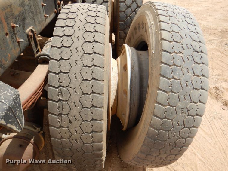 image for item DR1978 1991 Freightliner FLD  semi truck