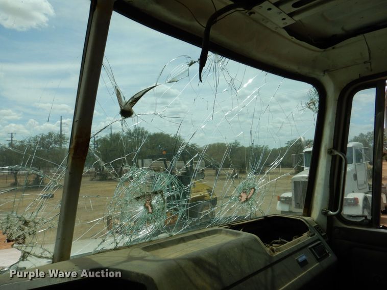 image for item DR1981 1994 White GMC  dump truck