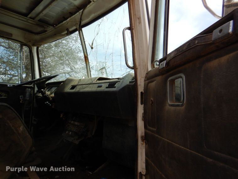 image for item DR1981 1994 White GMC  dump truck