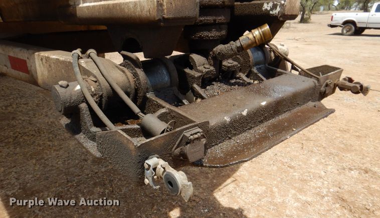 image for item DR1987 2006 Construction Trailer Specialist HRD-32  dump trailer