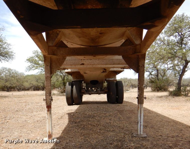 image for item DR1987 2006 Construction Trailer Specialist HRD-32  dump trailer