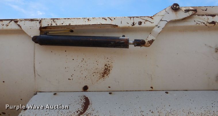 image for item DR1987 2006 Construction Trailer Specialist HRD-32  dump trailer