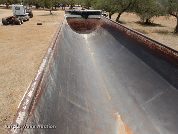 image for item DR1987 2006 Construction Trailer Specialist HRD-32  dump trailer