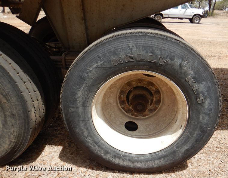 image for item DR1987 2006 Construction Trailer Specialist HRD-32  dump trailer