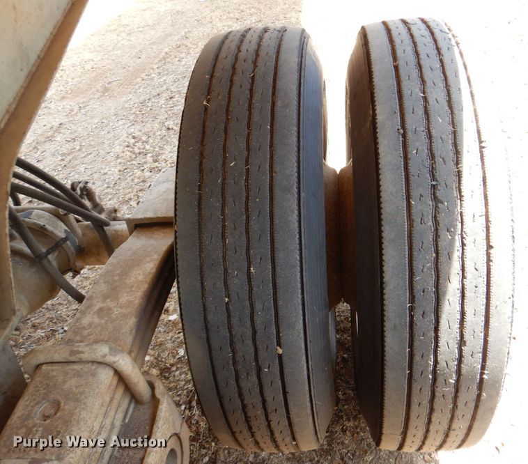 image for item DR1987 2006 Construction Trailer Specialist HRD-32  dump trailer