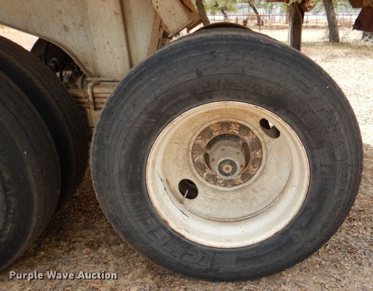 image for item DR1987 2006 Construction Trailer Specialist HRD-32  dump trailer