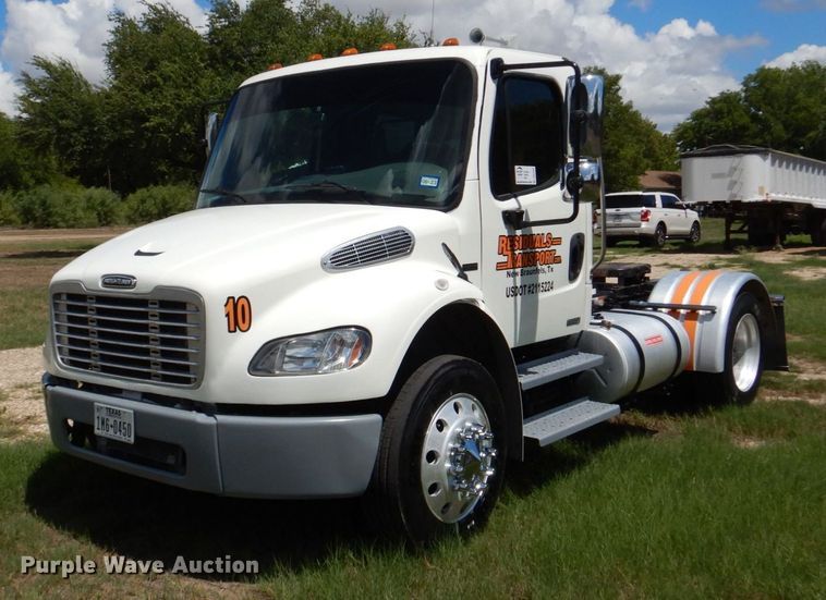 image for item DR2020 2007 Freightliner M2  semi truck