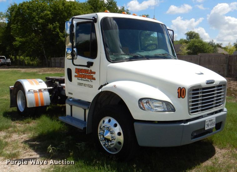 image for item DR2020 2007 Freightliner M2  semi truck