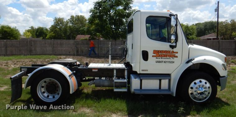 image for item DR2020 2007 Freightliner M2  semi truck