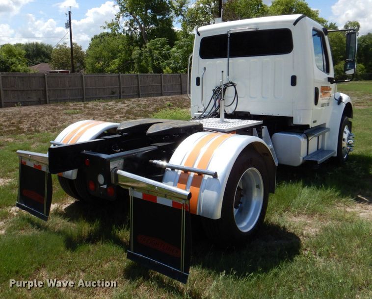 image for item DR2020 2007 Freightliner M2  semi truck