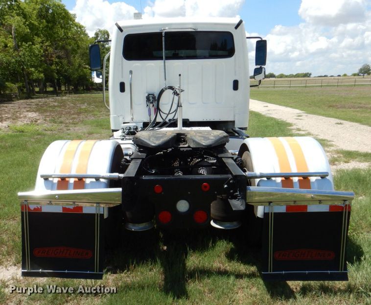 image for item DR2020 2007 Freightliner M2  semi truck