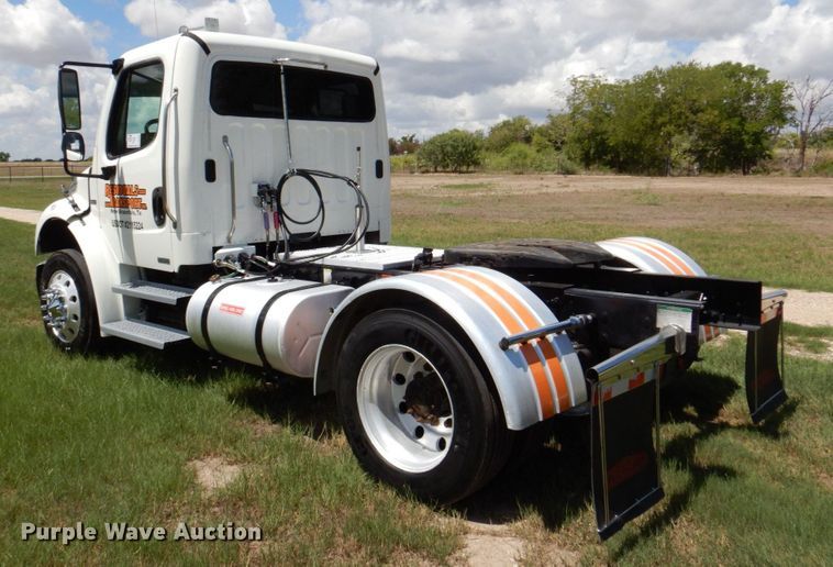 image for item DR2020 2007 Freightliner M2  semi truck
