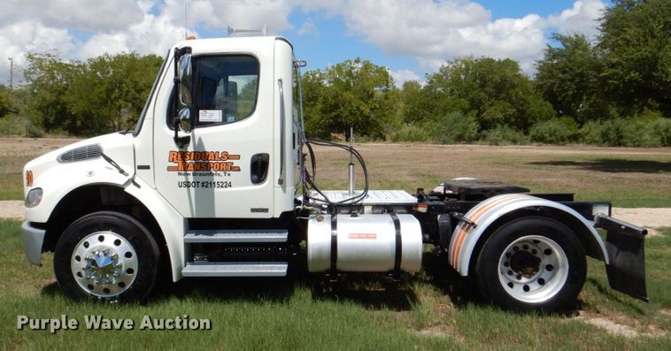 image for item DR2020 2007 Freightliner M2  semi truck