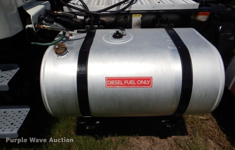 image for item DR2020 2007 Freightliner M2  semi truck