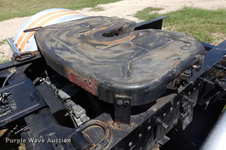 image for item DR2020 2007 Freightliner M2  semi truck