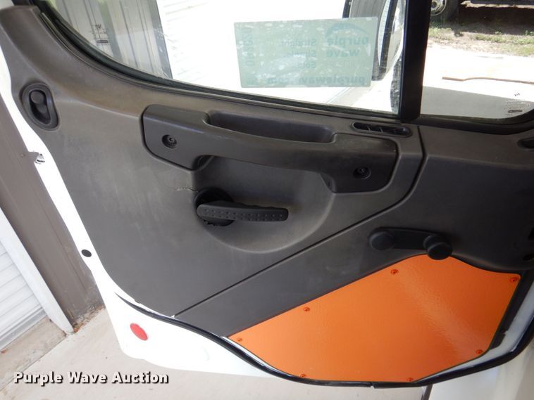 image for item DR2020 2007 Freightliner M2  semi truck