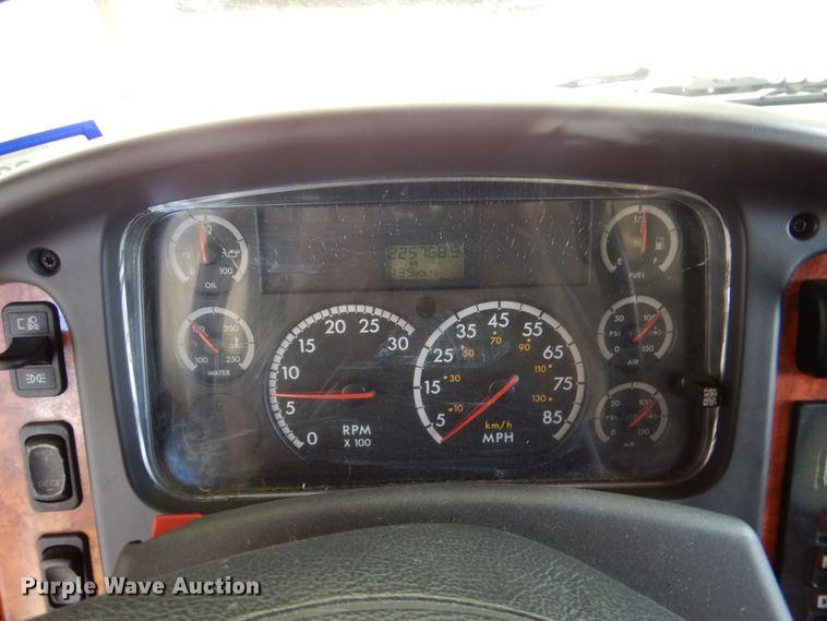 image for item DR2020 2007 Freightliner M2  semi truck