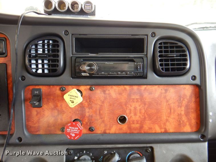 image for item DR2020 2007 Freightliner M2  semi truck