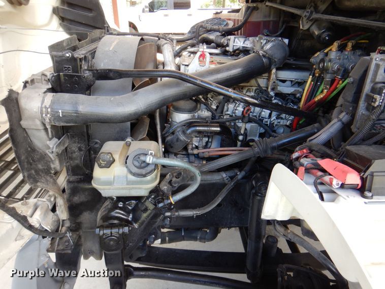 image for item DR2020 2007 Freightliner M2  semi truck