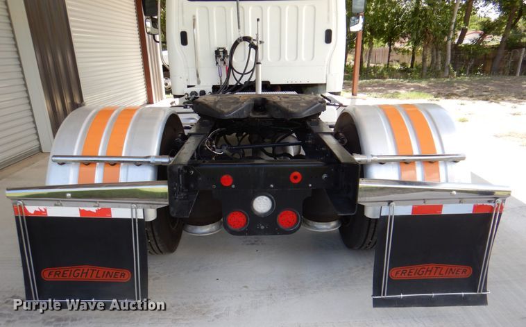 image for item DR2020 2007 Freightliner M2  semi truck
