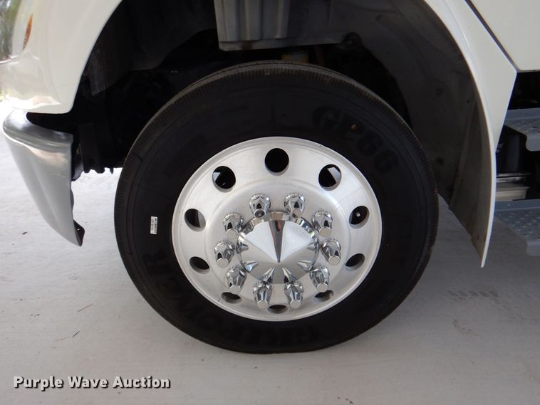 image for item DR2020 2007 Freightliner M2  semi truck