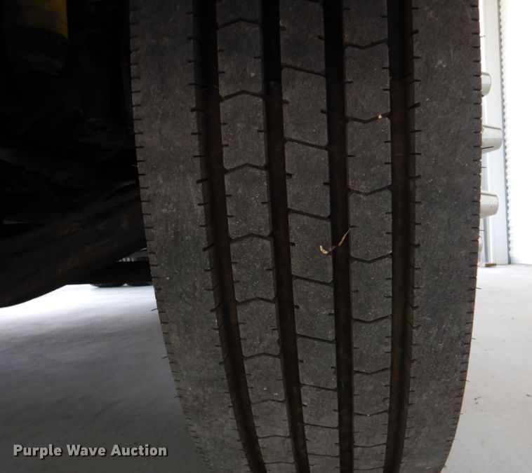 image for item DR2020 2007 Freightliner M2  semi truck