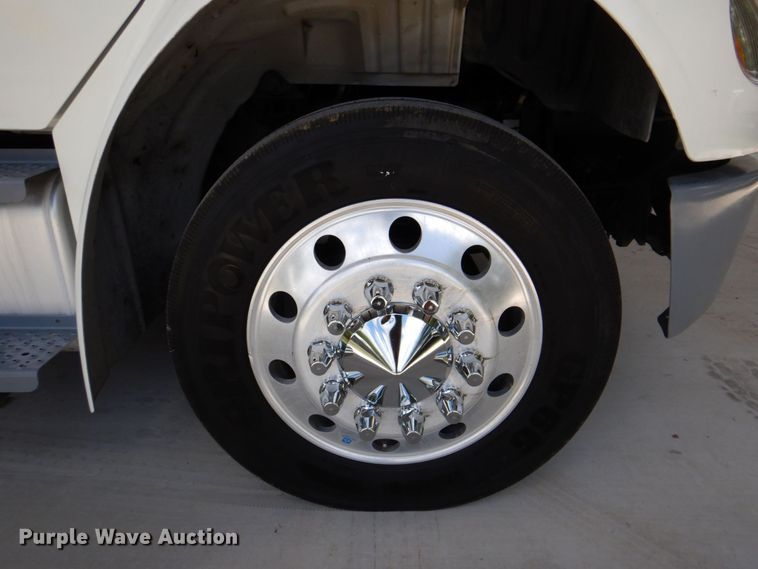 image for item DR2020 2007 Freightliner M2  semi truck