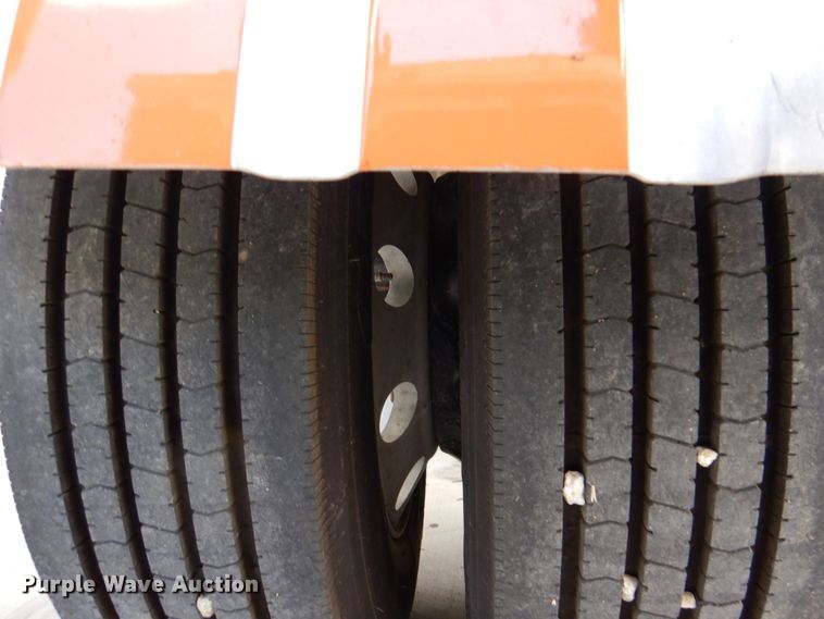 image for item DR2020 2007 Freightliner M2  semi truck