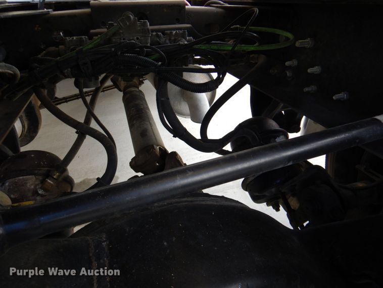 image for item DR2020 2007 Freightliner M2  semi truck