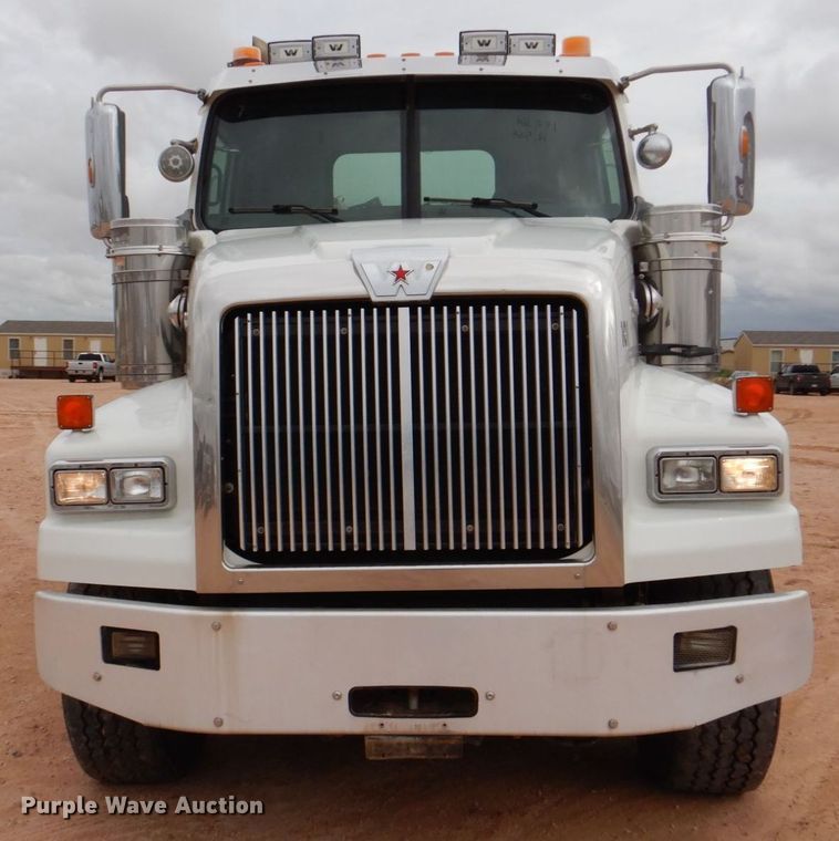 image for item DR2022 2016 Western Star 4900EX  tri-drive hydrovac truck