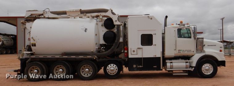 image for item DR2022 2016 Western Star 4900EX  tri-drive hydrovac truck