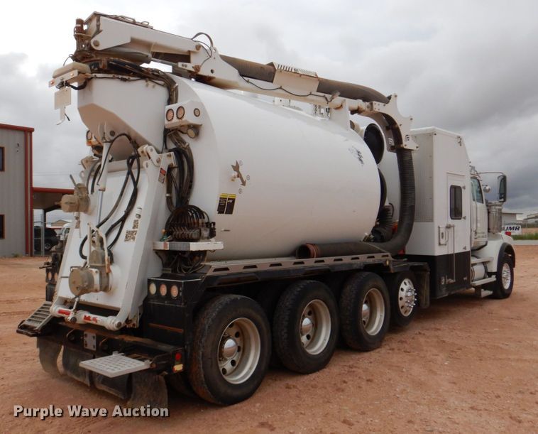 image for item DR2022 2016 Western Star 4900EX  tri-drive hydrovac truck