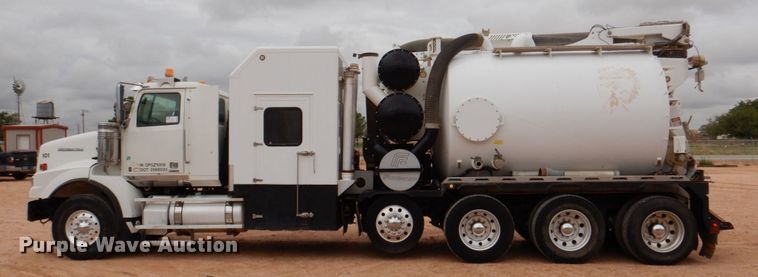 image for item DR2022 2016 Western Star 4900EX  tri-drive hydrovac truck