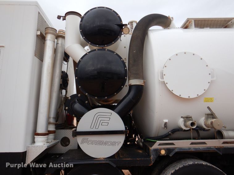 image for item DR2022 2016 Western Star 4900EX  tri-drive hydrovac truck