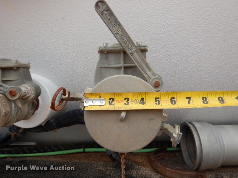 image for item DR2022 2016 Western Star 4900EX  tri-drive hydrovac truck