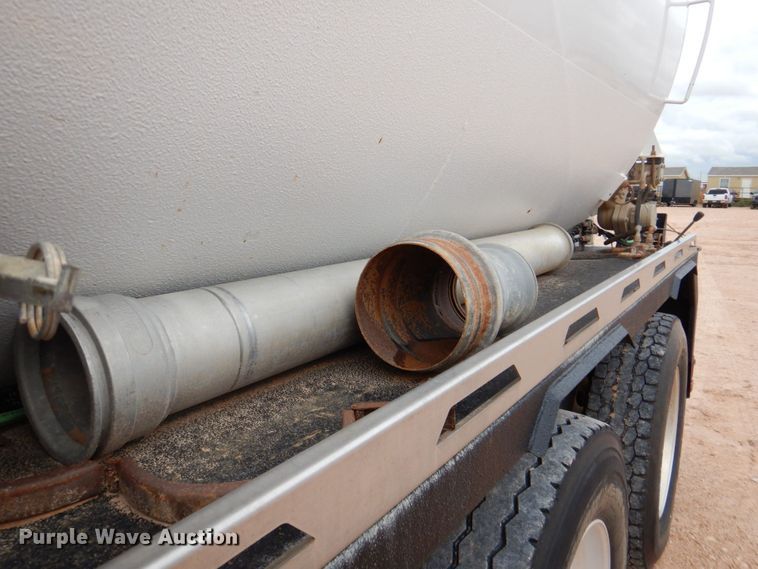 image for item DR2022 2016 Western Star 4900EX  tri-drive hydrovac truck