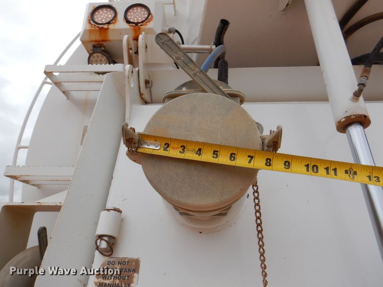 image for item DR2022 2016 Western Star 4900EX  tri-drive hydrovac truck