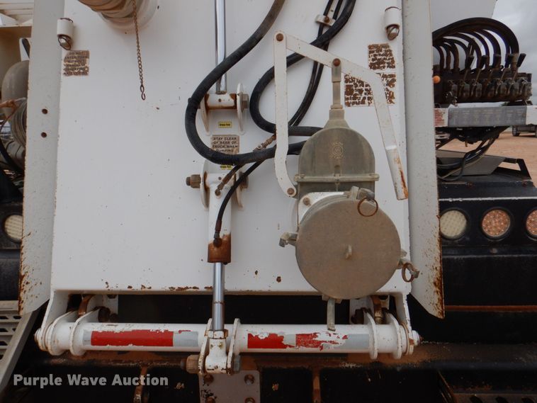 image for item DR2022 2016 Western Star 4900EX  tri-drive hydrovac truck