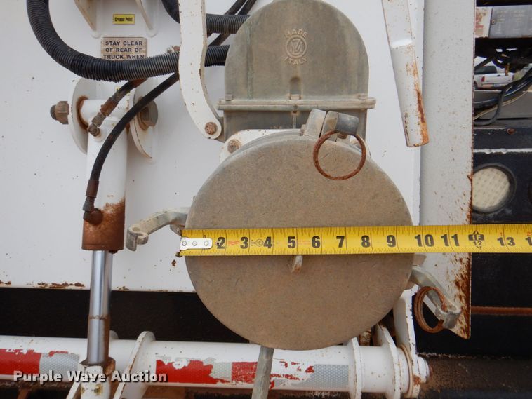 image for item DR2022 2016 Western Star 4900EX  tri-drive hydrovac truck