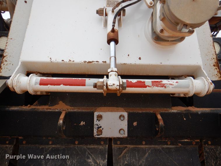 image for item DR2022 2016 Western Star 4900EX  tri-drive hydrovac truck