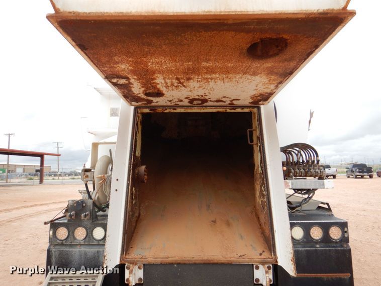 image for item DR2022 2016 Western Star 4900EX  tri-drive hydrovac truck