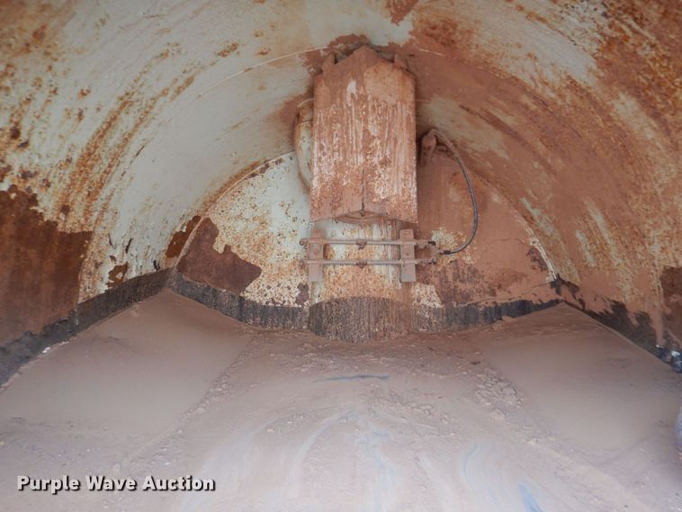 image for item DR2022 2016 Western Star 4900EX  tri-drive hydrovac truck