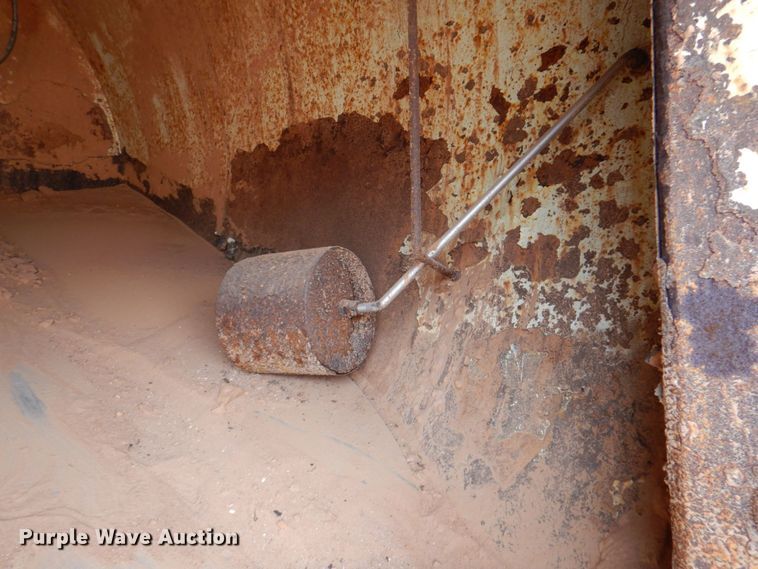 image for item DR2022 2016 Western Star 4900EX  tri-drive hydrovac truck