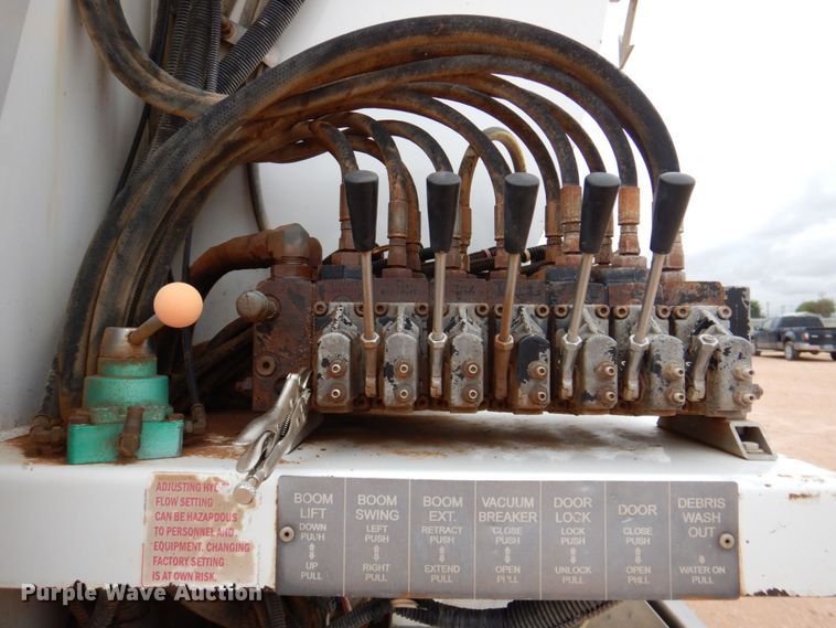 image for item DR2022 2016 Western Star 4900EX  tri-drive hydrovac truck