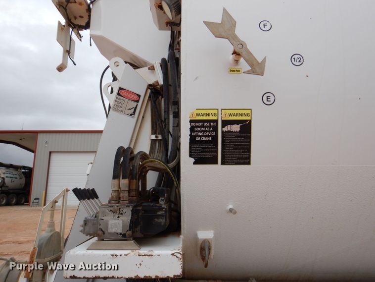 image for item DR2022 2016 Western Star 4900EX  tri-drive hydrovac truck