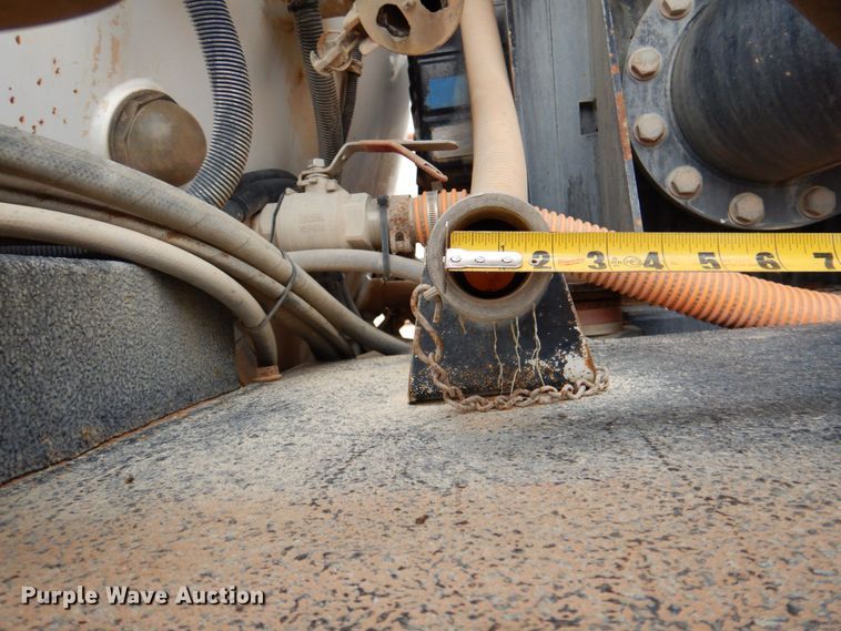 image for item DR2022 2016 Western Star 4900EX  tri-drive hydrovac truck