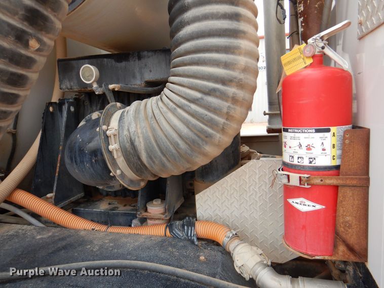 image for item DR2022 2016 Western Star 4900EX  tri-drive hydrovac truck