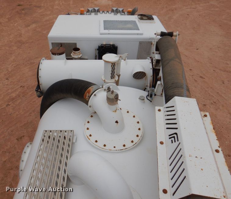 image for item DR2022 2016 Western Star 4900EX  tri-drive hydrovac truck