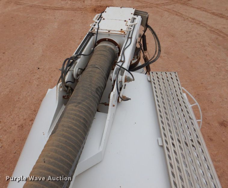 image for item DR2022 2016 Western Star 4900EX  tri-drive hydrovac truck